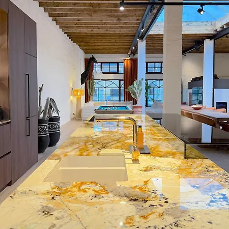 74 - Exceptional Retro Design Loft In The Heart Of קנוקה-הייסט